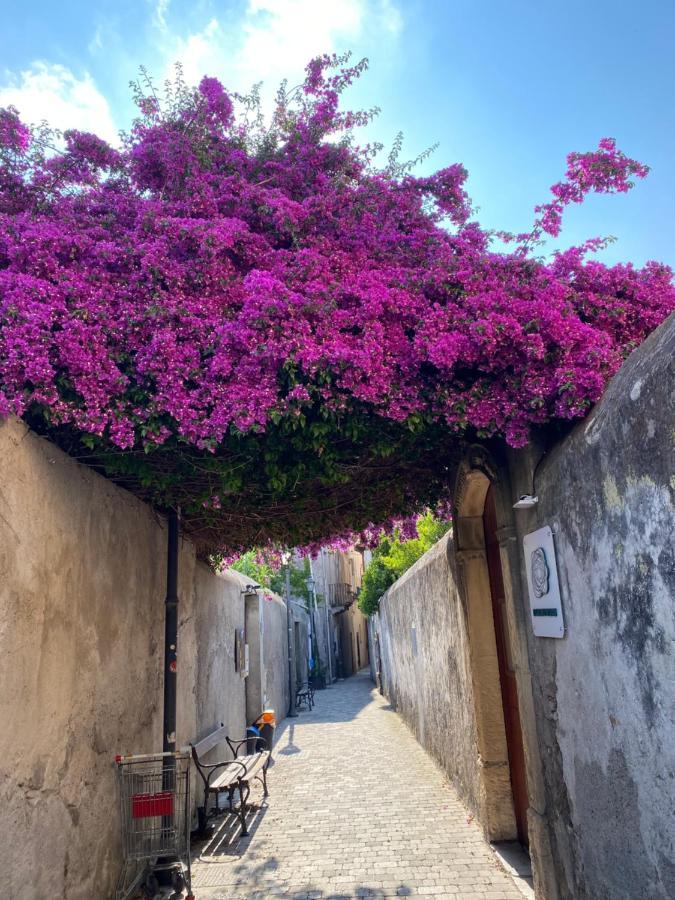 Ferienwohnung Lipari Centro Storico Flat 7 Mins From Port Exterior foto