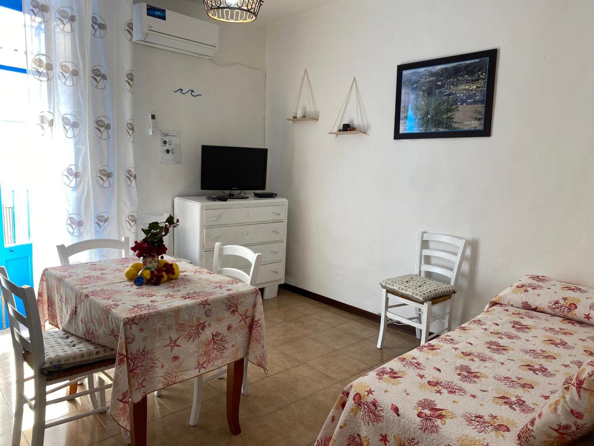 Ferienwohnung Lipari Centro Storico Flat 7 Mins From Port Exterior foto